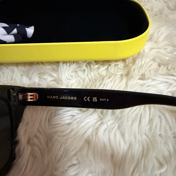 Marc Jacobs Black Sunglasses with Yellow Case - Picture 2 of 6